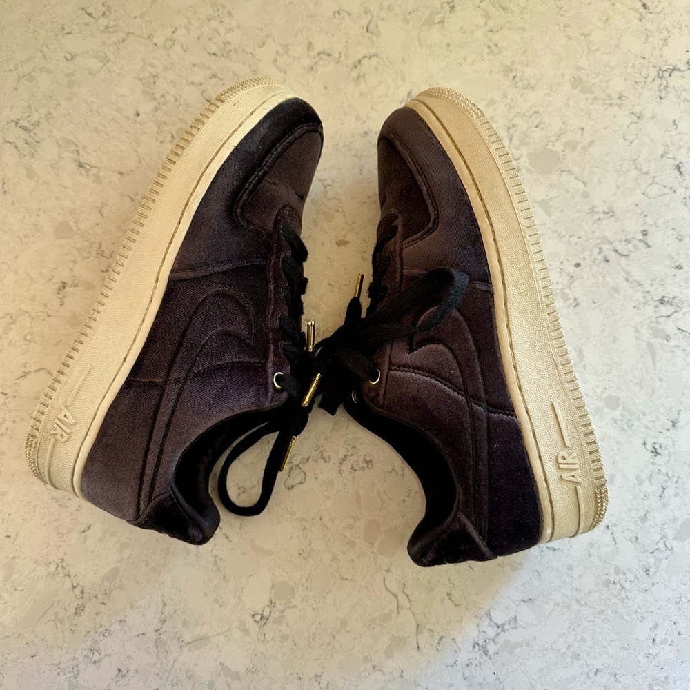 Nike Air Force 1 Low '07 Premium 'Black Velour' | Size 4.5 - Picture 4 of 9